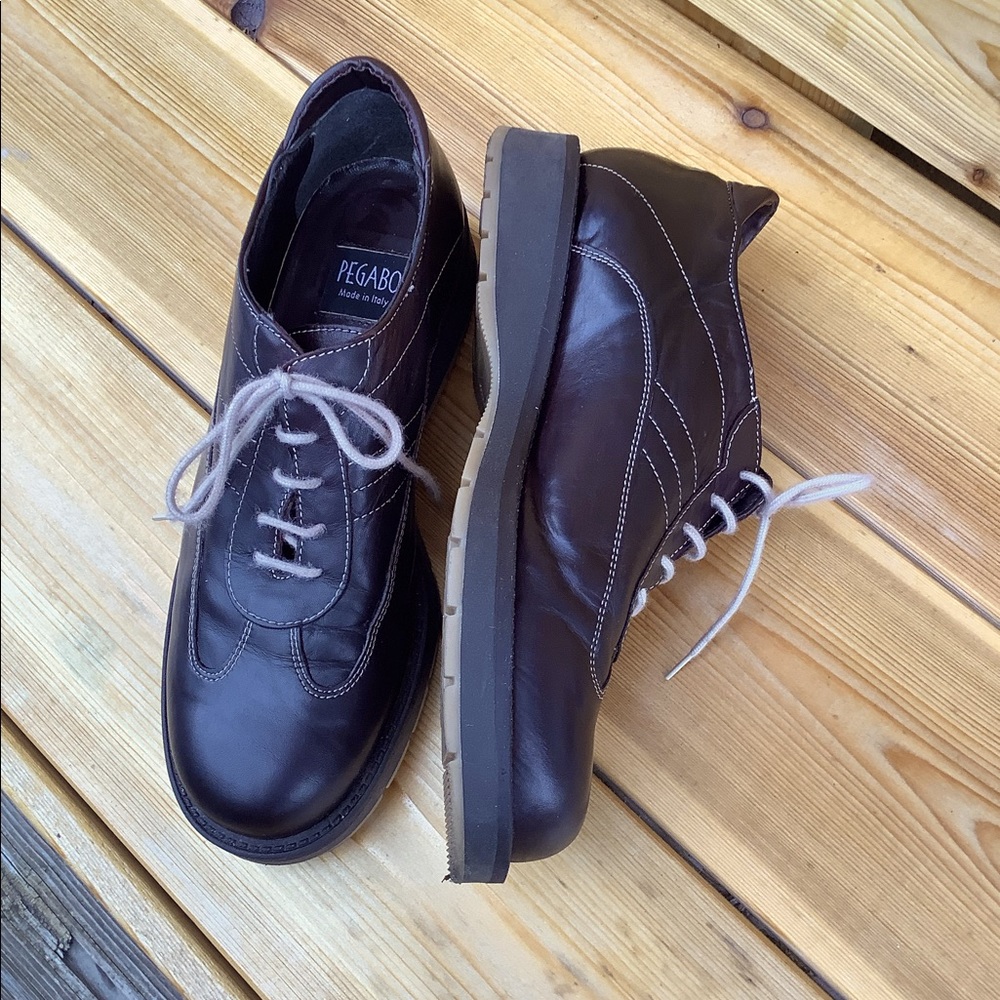 Leather chocolate brown shoe
